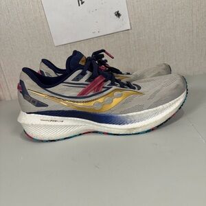 Size 10 - Saucony Triumph 20 Prospect Glass